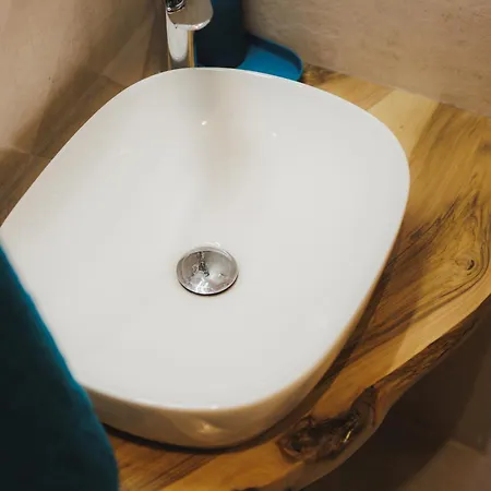 Bambi Boutique - Loftove Izby 300 M Od Centra Banskej Bystrice, Self Check-in Homestay *